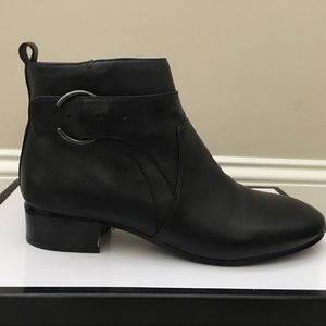 Nine West Onmyown Black Leather Booties